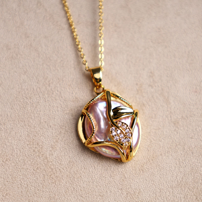 18 Karat vergoldete Kupferkette mit Barockperlen und Blumenanhänger für Aufrichtigkeit