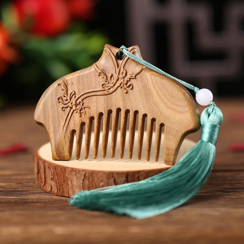 Green Sandalwood Engraved Cure Tassel Comb for Tranquility