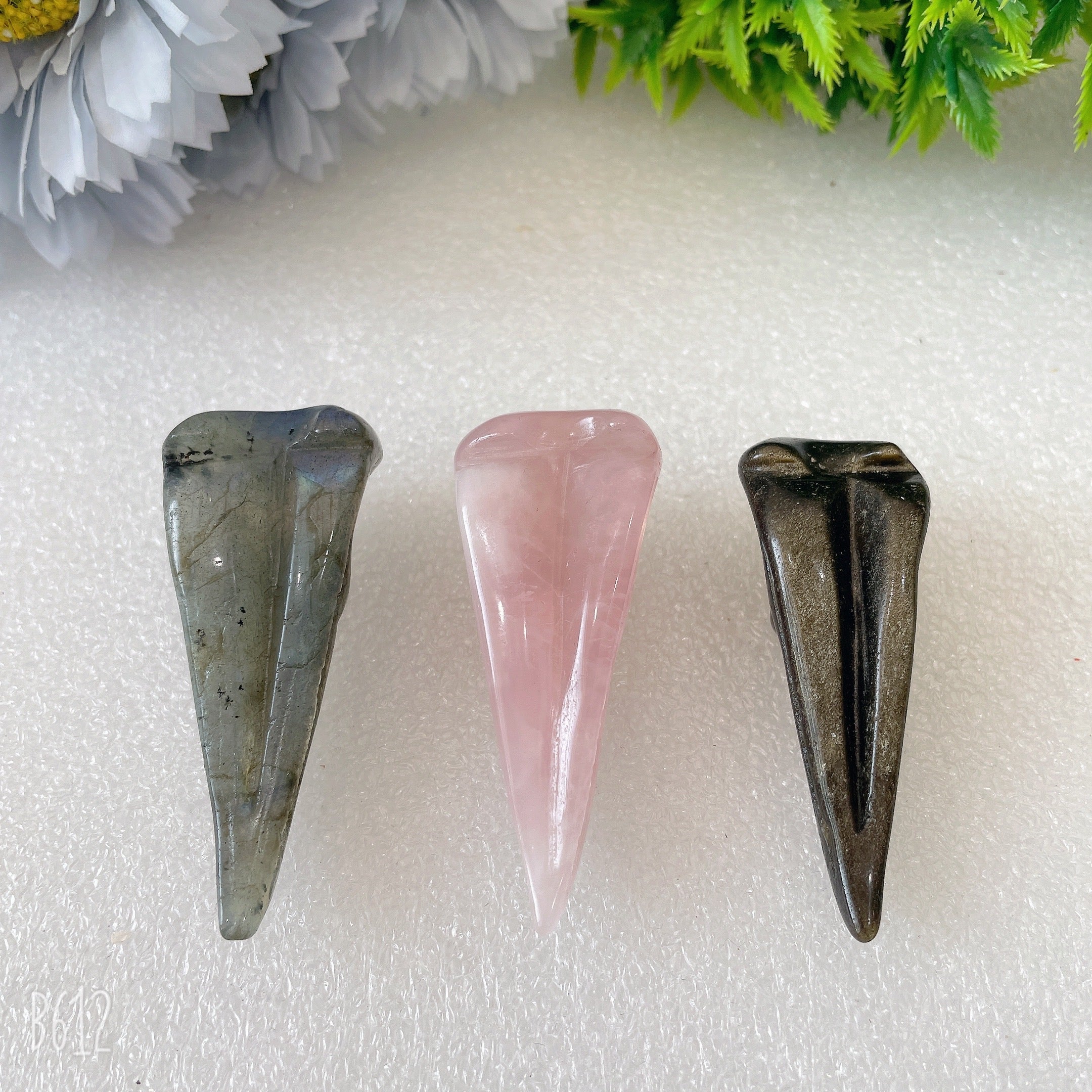 2,3–2,5 Zoll Kristall-Vogelschädel-Schnitzereien aus Obsidian, Quarz, Labradorit