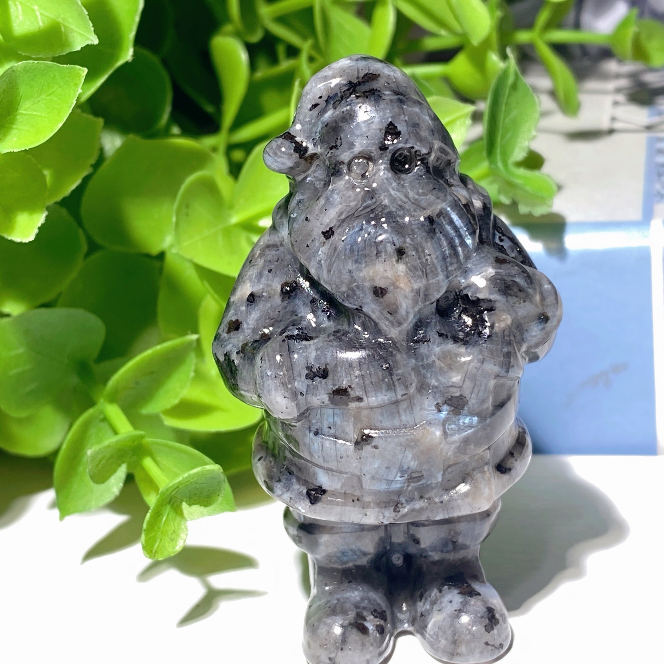 2,3 Zoll gemischte Kristall-Weihnachtsmannfiguren zur Heilung