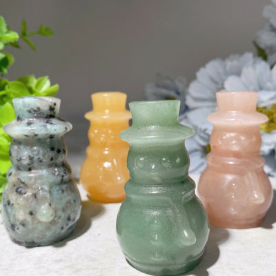 2,3 Zoll Schneemann-Schnitzerei aus gemischten Kristallen für spirituelle Heilung