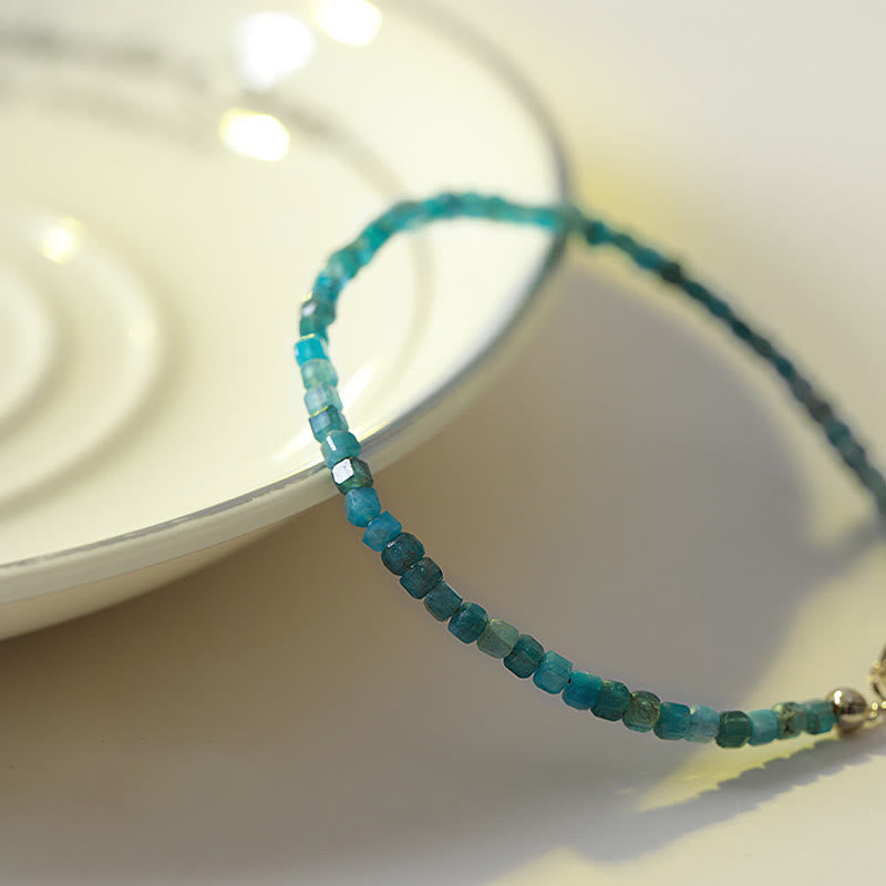 2,5 mm Apatit-Ultradünne Perlen 14 Karat vergoldetes Kupfer-Herz-Motivationsarmband