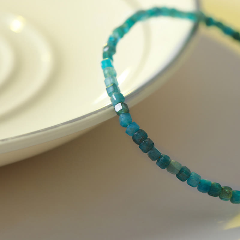 2,5 mm Apatit-Ultradünne Perlen 14 Karat vergoldetes Kupfer-Herz-Motivationsarmband