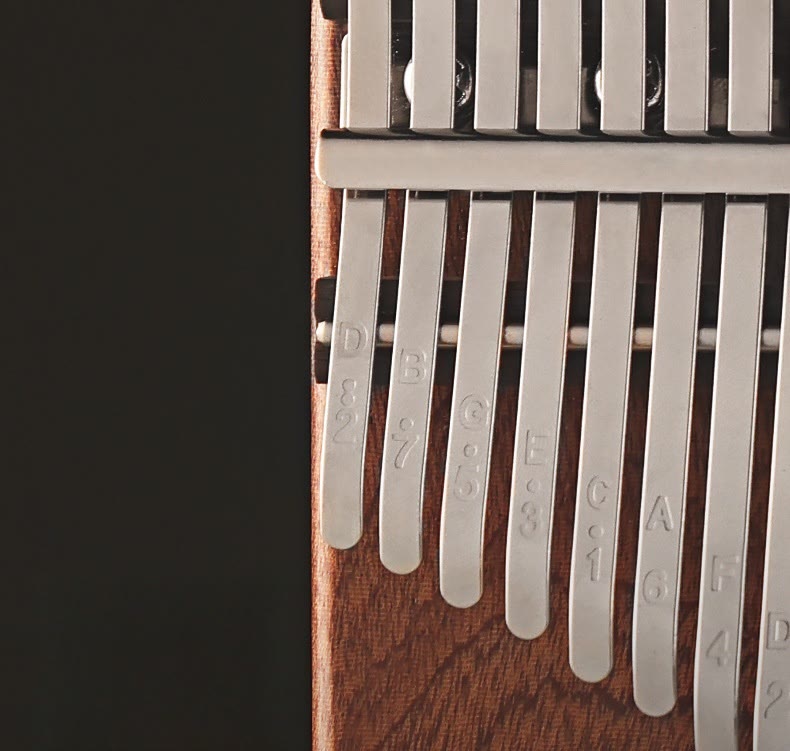 Kalimba-Daumenklavier mit 21 Tasten aus gelbem Sandelholz für Meditation