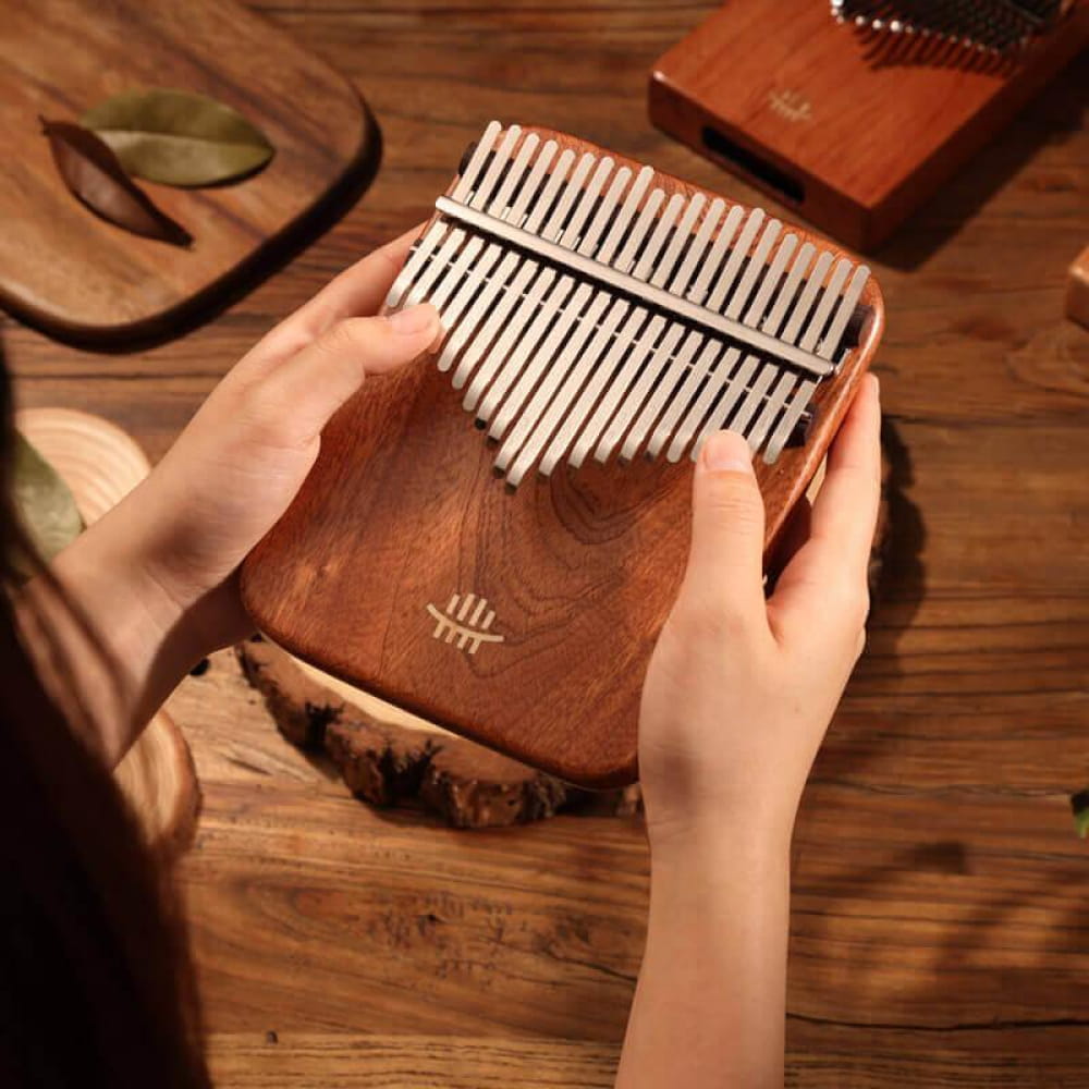 21 Key Yellow Sandalwood C Tone Kalimba Thumb Piano - 21 Keys / Yellow Sandalwood / Ore Metal Piano