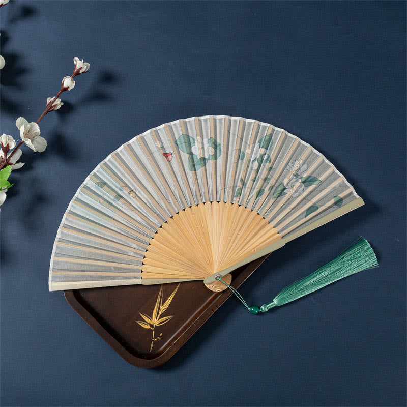 21 cm großer chinesischer Faltfächer mit Lotus-, Begonien- und Jasmin-Motiven im Bambusrahmen