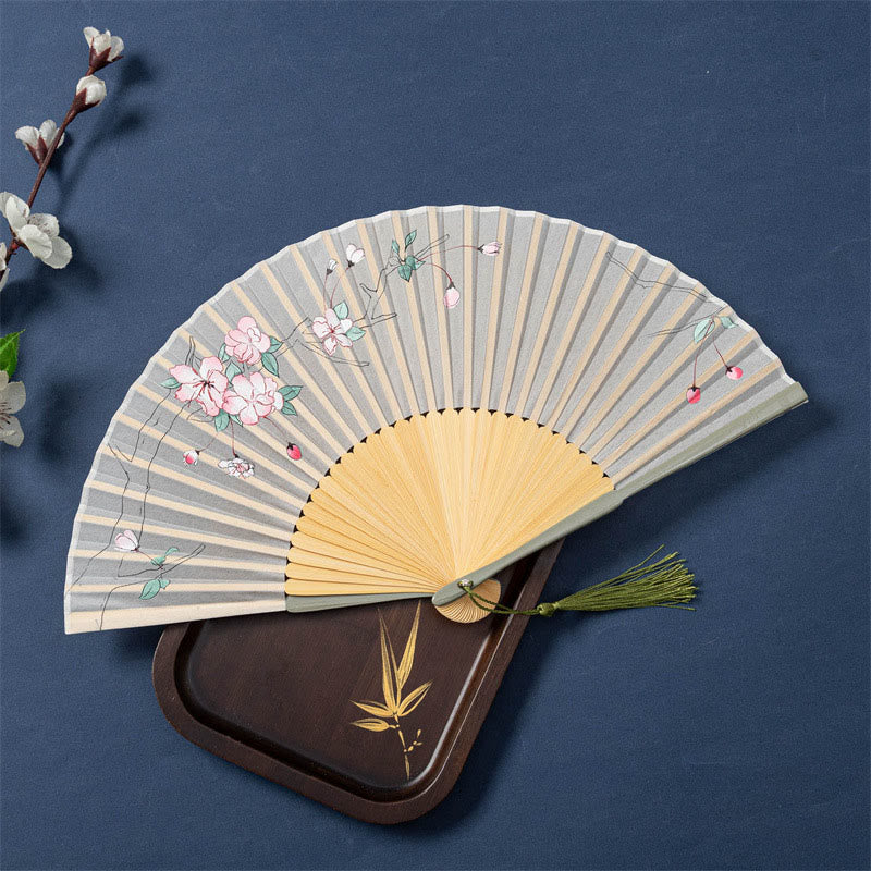 21 cm großer chinesischer Faltfächer mit Lotus-, Begonien- und Jasmin-Motiven im Bambusrahmen