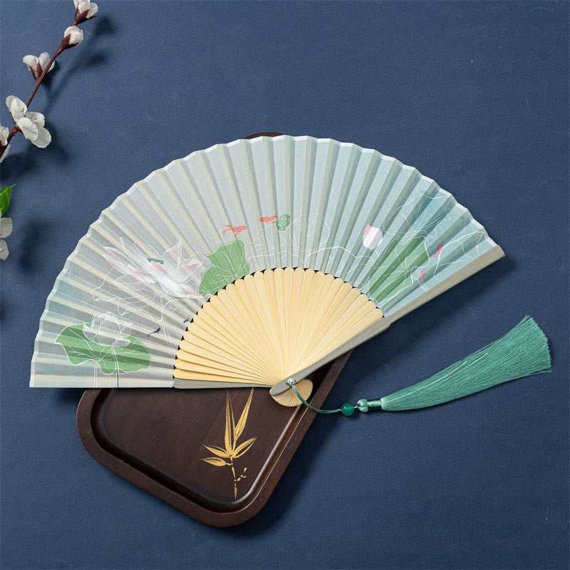 21 cm großer chinesischer Faltfächer mit Lotus-, Begonien- und Jasmin-Motiven im Bambusrahmen