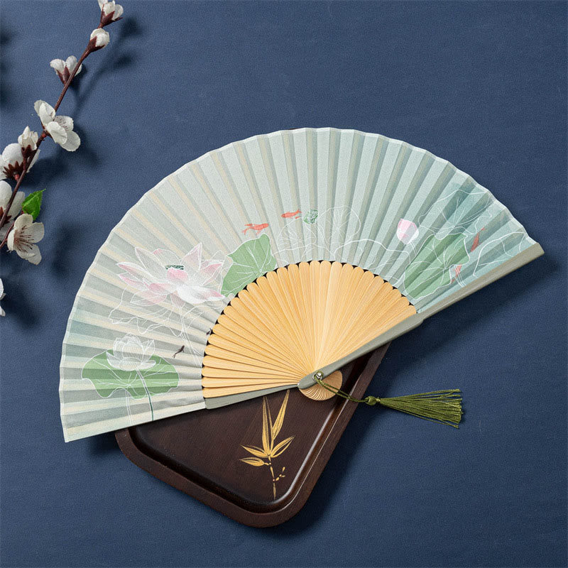 21 cm großer chinesischer Faltfächer mit Lotus-, Begonien- und Jasmin-Motiven im Bambusrahmen