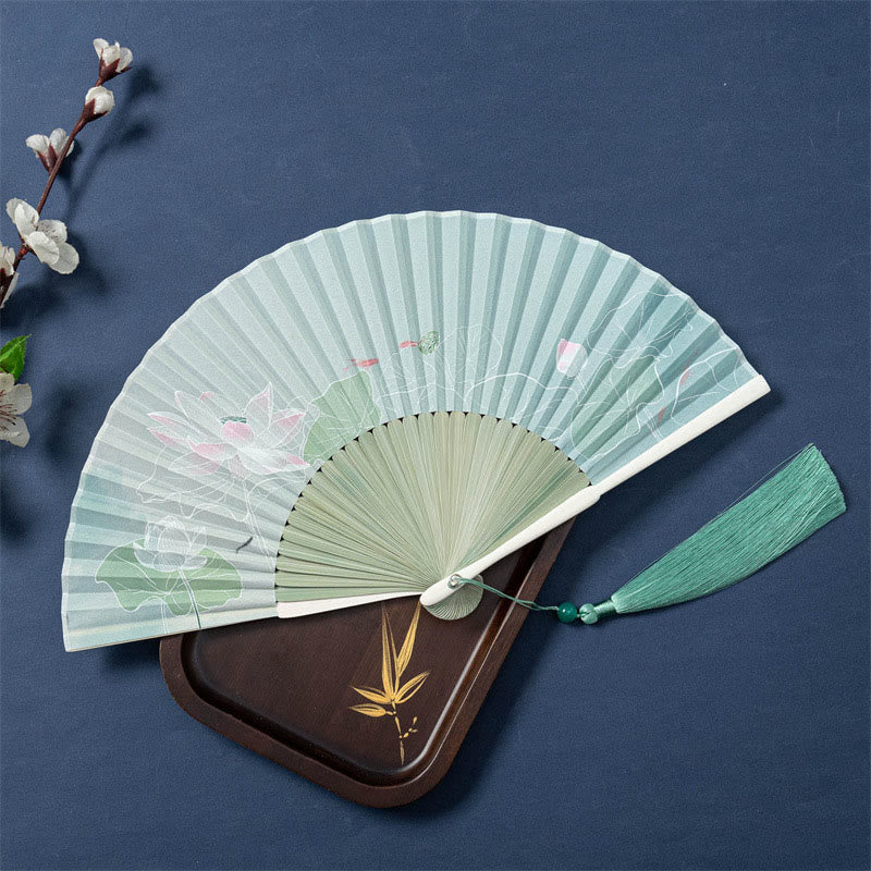 21 cm großer chinesischer Faltfächer mit Lotus-, Begonien- und Jasmin-Motiven im Bambusrahmen