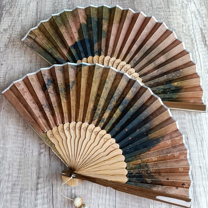 21 cm großer chinesischer Faltfächer mit Xiangyunsha-Seide und Bambus