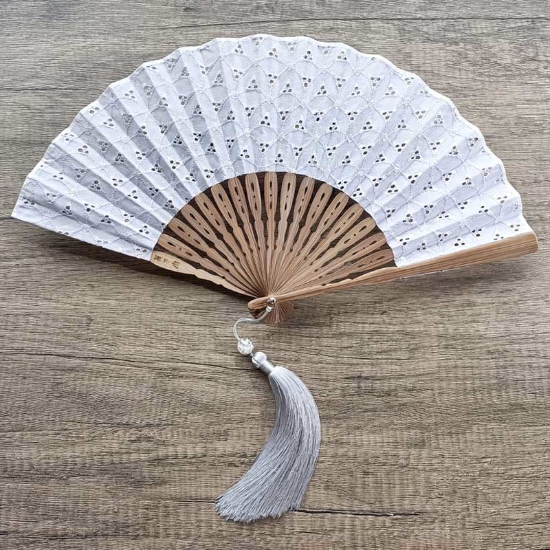 21 cm einfarbiger hohler Blumen-Bambus-Handfächer aus Baumwolle