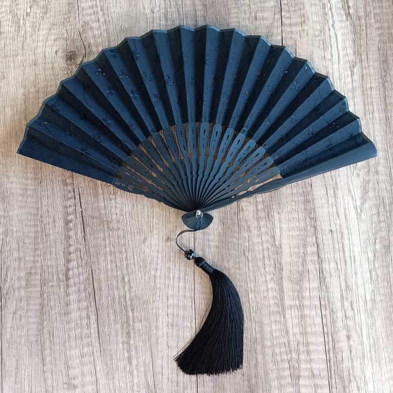 21 cm einfarbiger hohler Blumen-Bambus-Handfächer aus Baumwolle