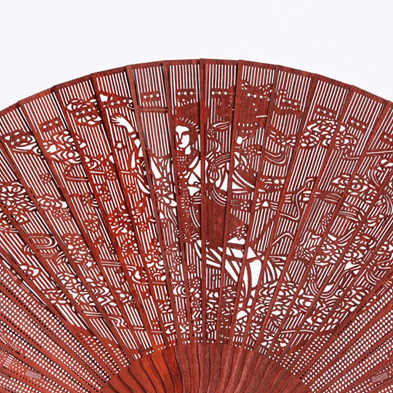 22,5 cm kleiner Fächer aus rotem Sandelholz mit Blättern und Gravur „Kranich, Pfau, Chang'e-Mond“
