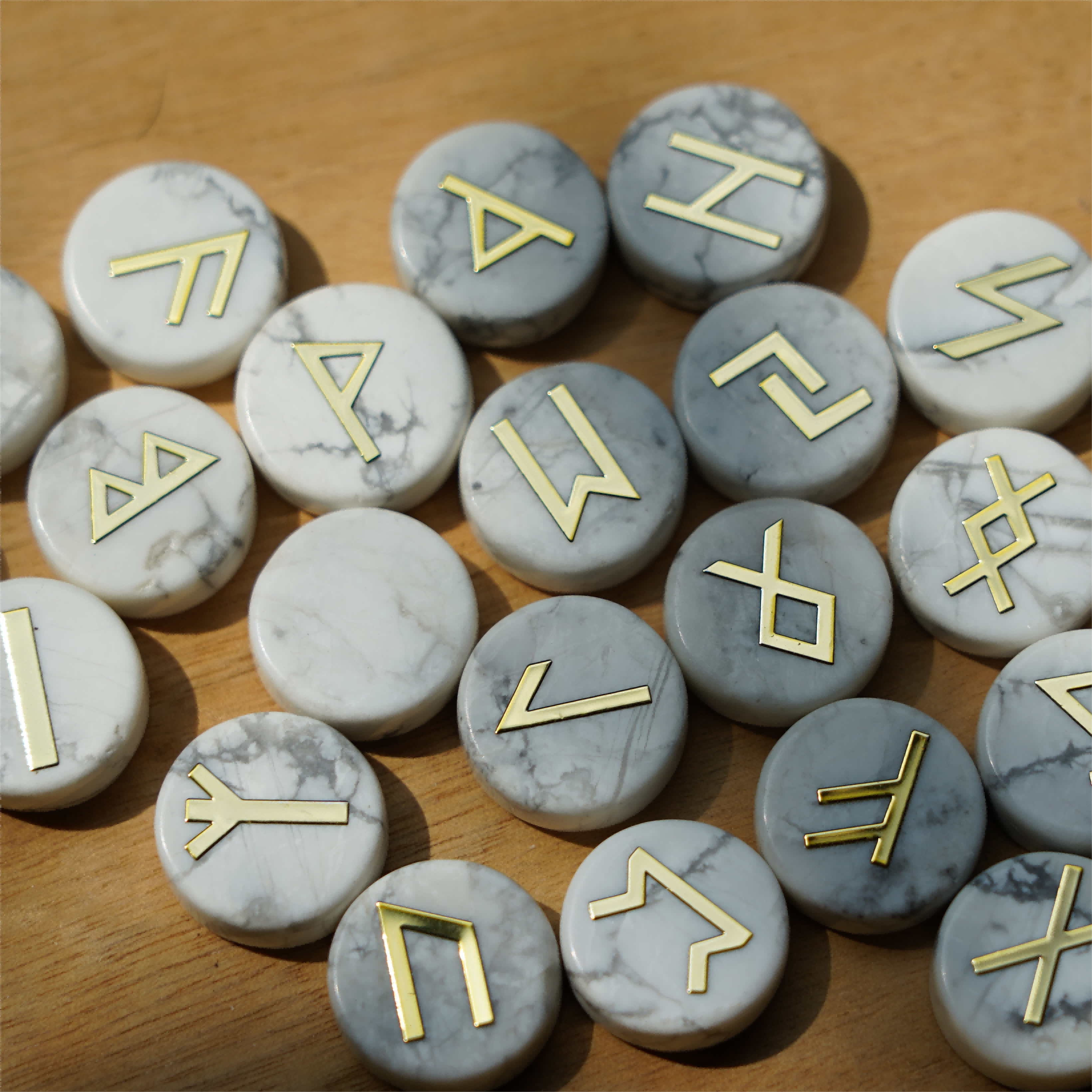 25-teiliges Heilset mit gemischten Kristallrunen | 15 mm polierte Steine