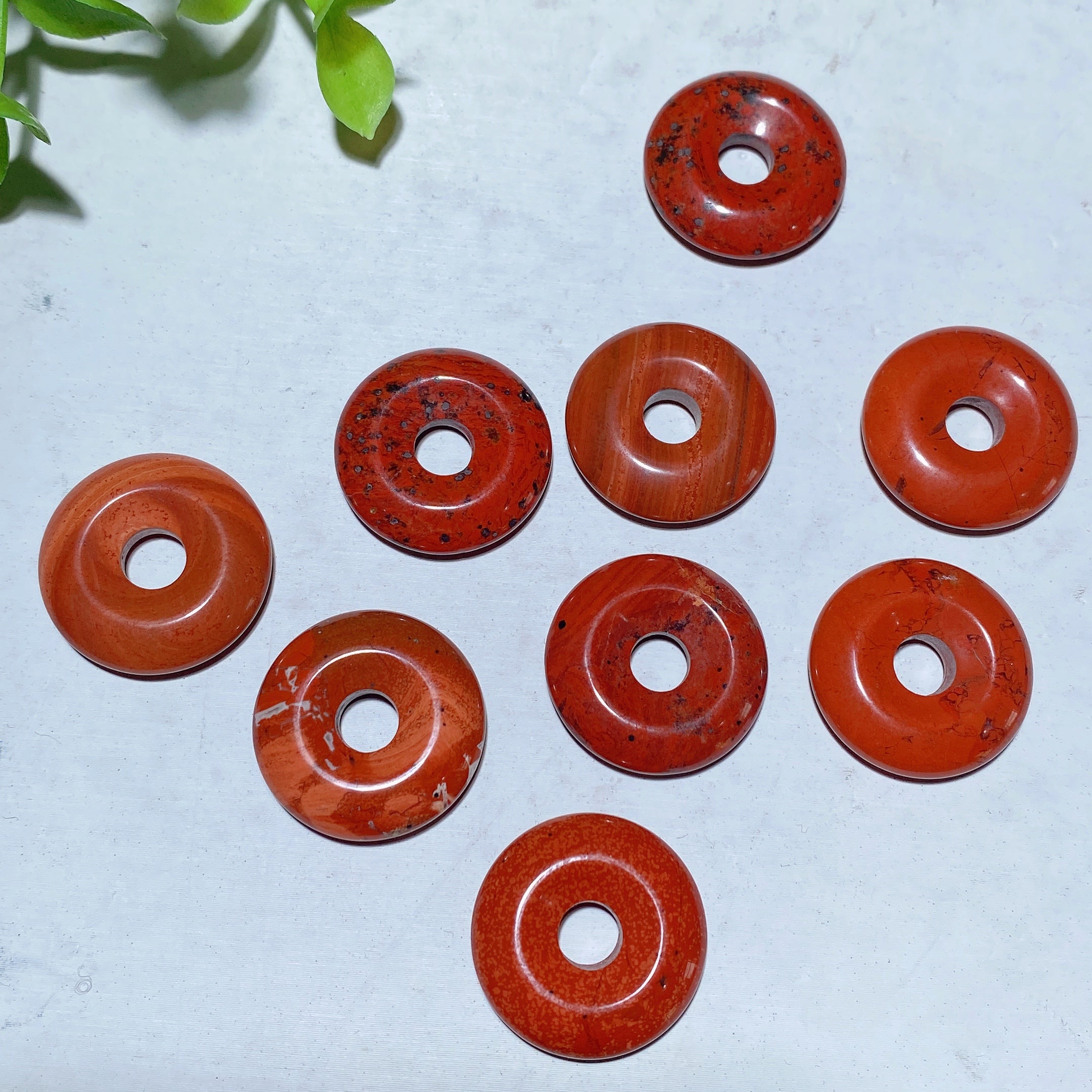 2 cm große, gemischte Kristall-Mini-Donut-Anhänger-Spirituelle Halskette