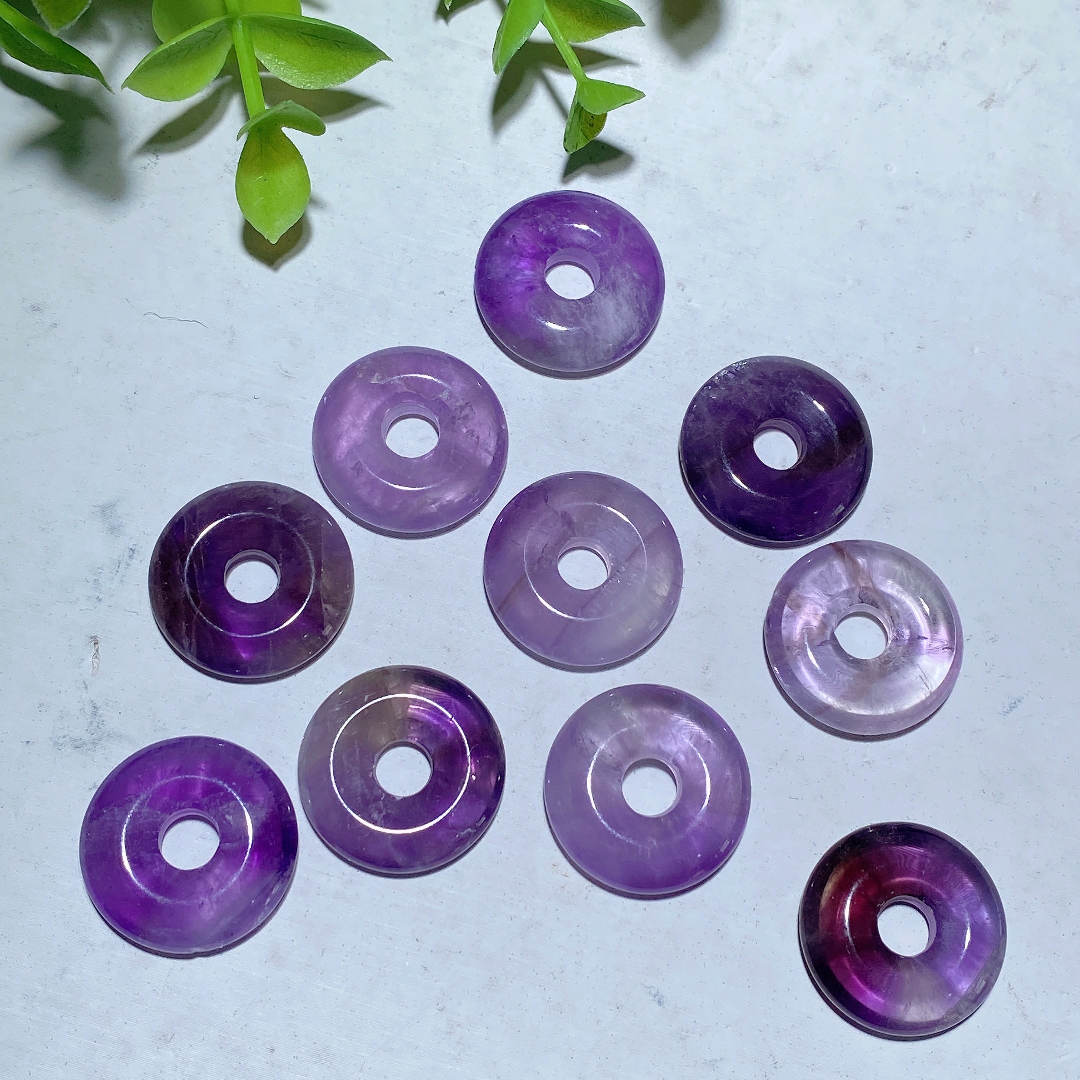 2 cm große, gemischte Kristall-Mini-Donut-Anhänger-Spirituelle Halskette