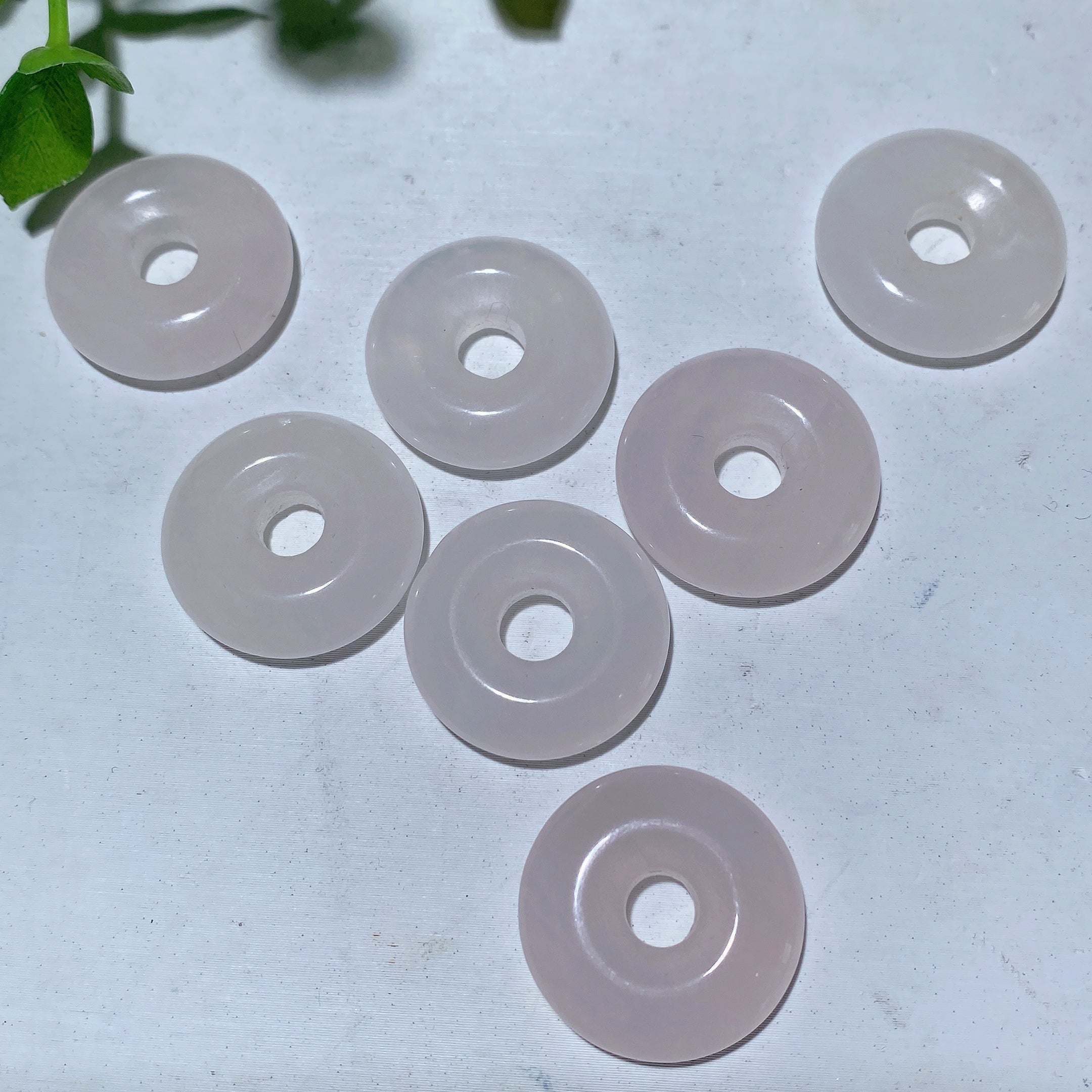 2 cm große, gemischte Kristall-Mini-Donut-Anhänger-Spirituelle Halskette