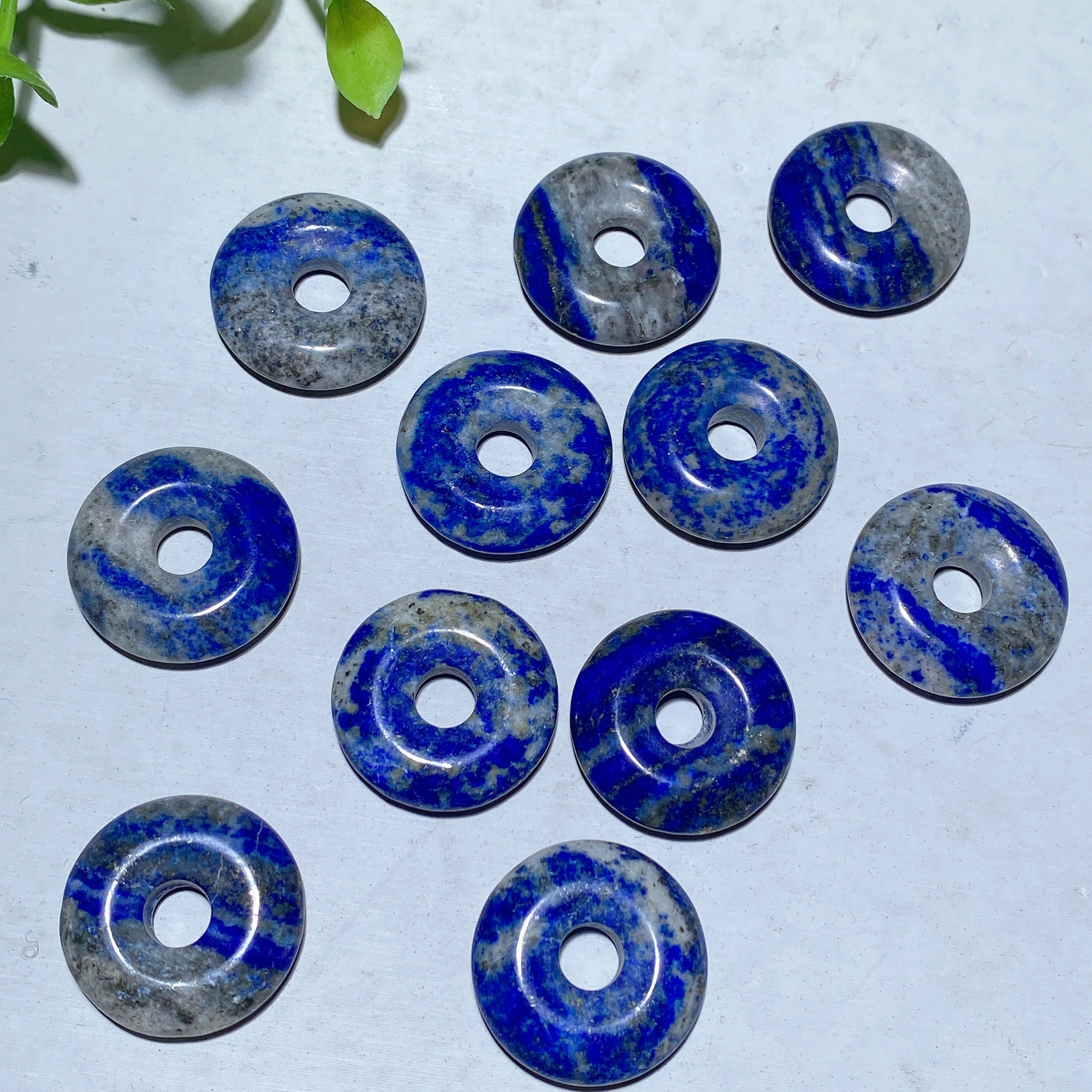 2 cm große, gemischte Kristall-Mini-Donut-Anhänger-Spirituelle Halskette