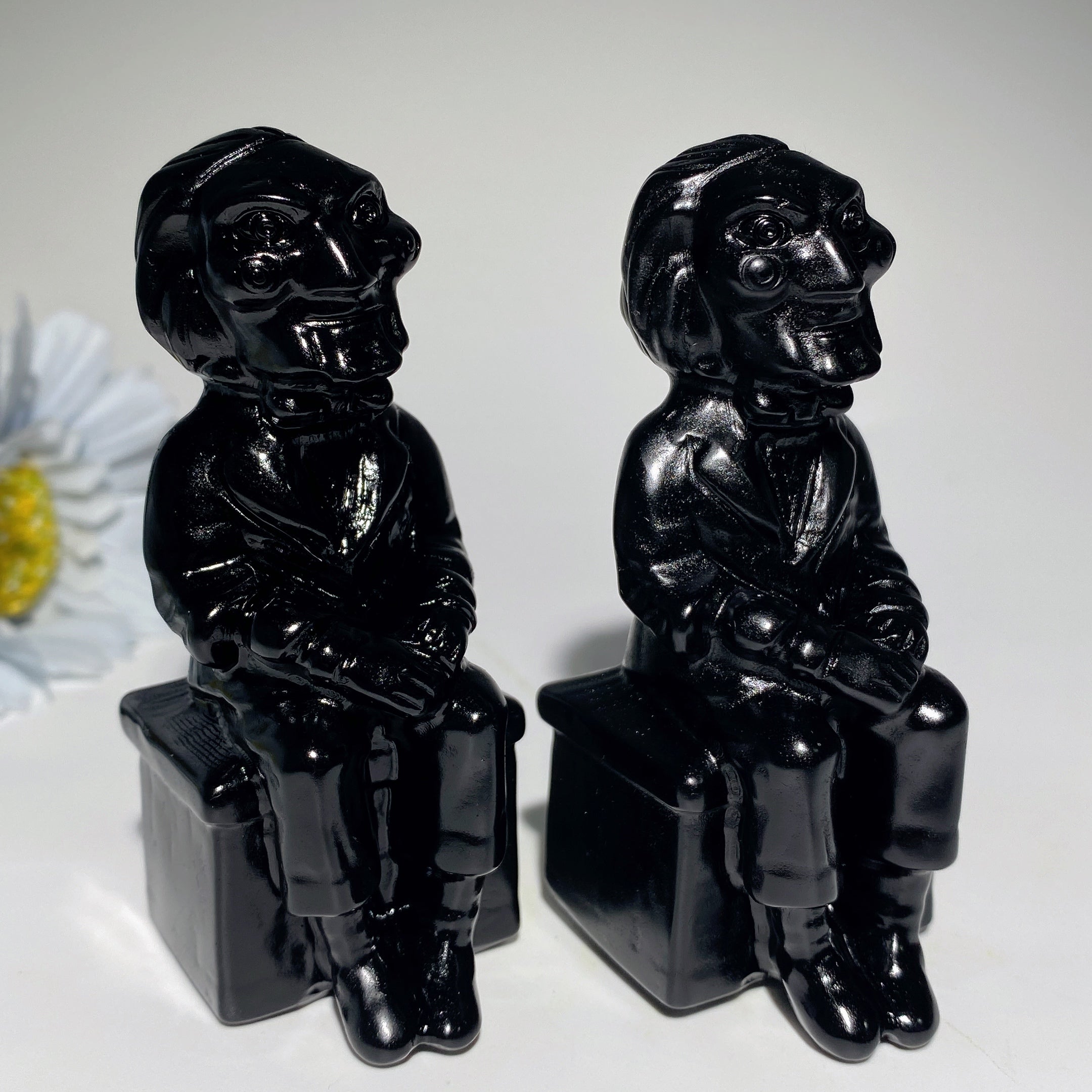 3,2 Zoll schwarze Obsidian-Kristallfigur, Schnitzerei zur Heilung