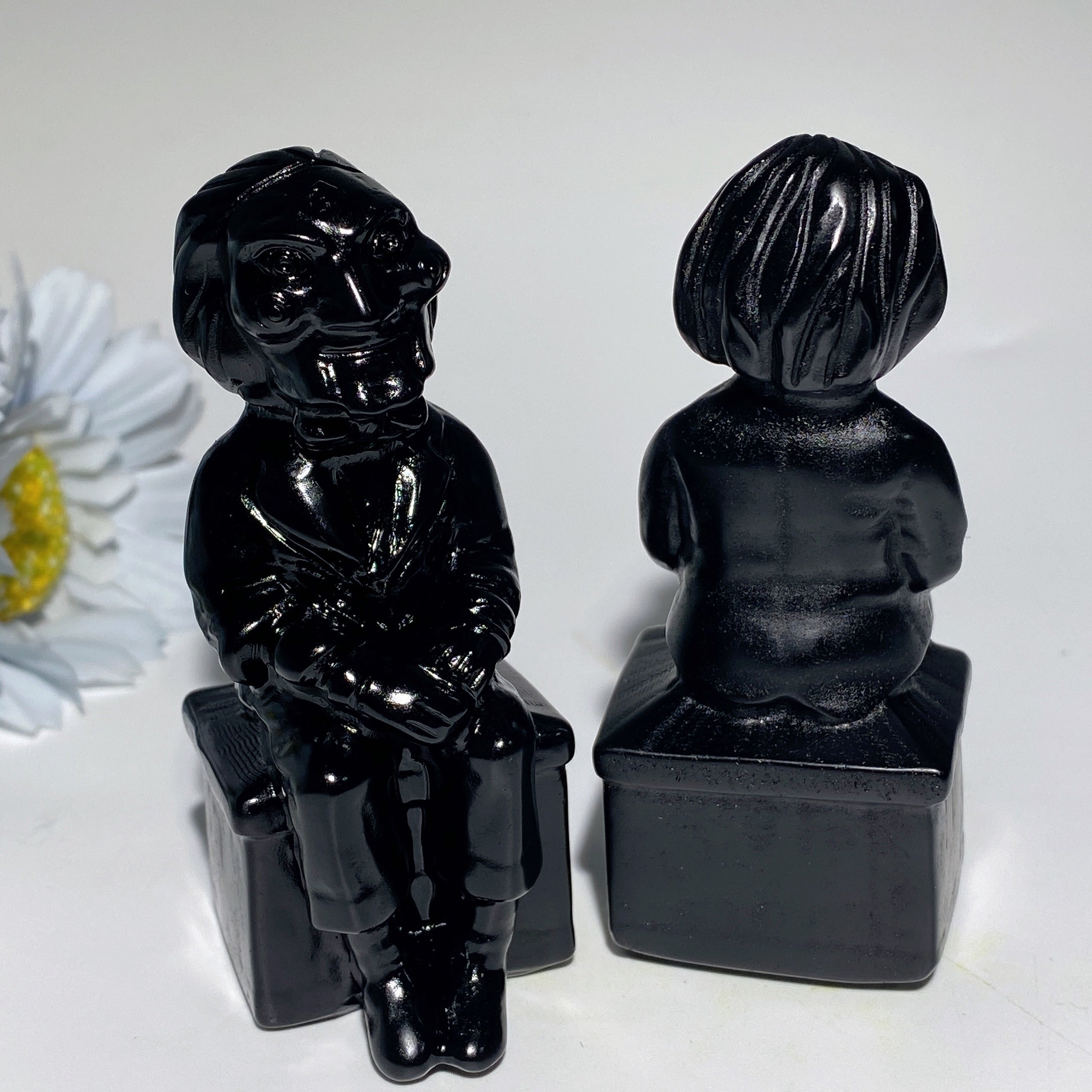 3,2 Zoll schwarze Obsidian-Kristallfigur, Schnitzerei zur Heilung