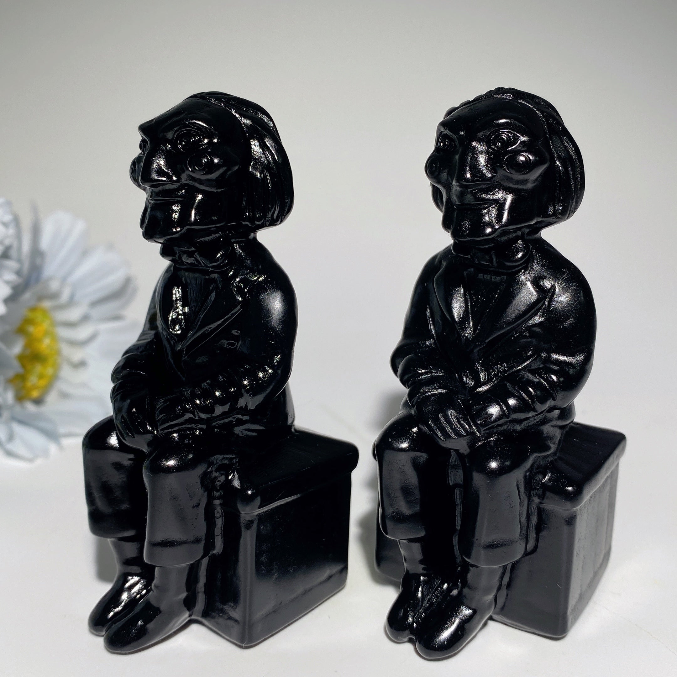 3,2 Zoll schwarze Obsidian-Kristallfigur, Schnitzerei zur Heilung