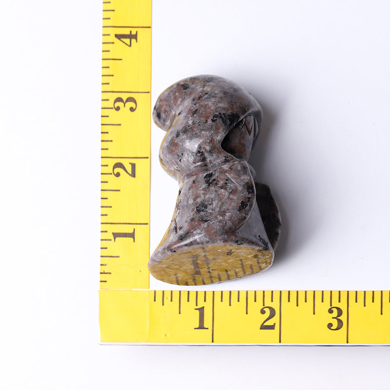 3 Zoll große Yooperlite-Hexenkristallfigur für Halloween-Dekor