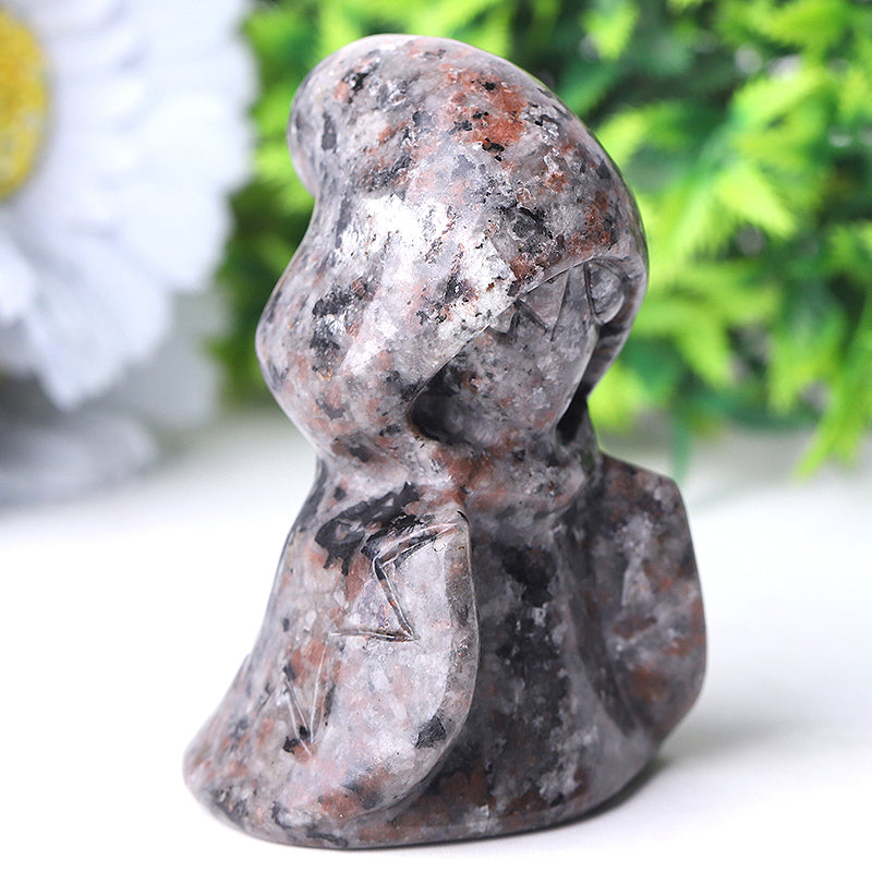 3 Zoll große Yooperlite-Hexenkristallfigur für Halloween-Dekor