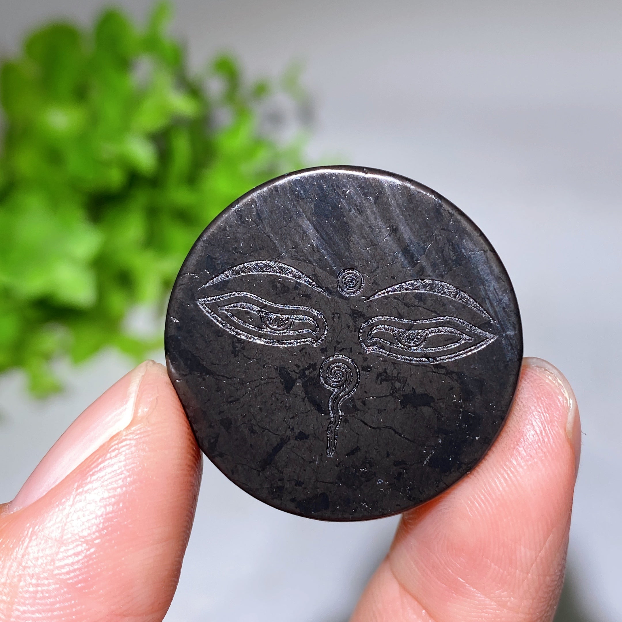 30 mm Schungit-Heilkristall, runde Platte