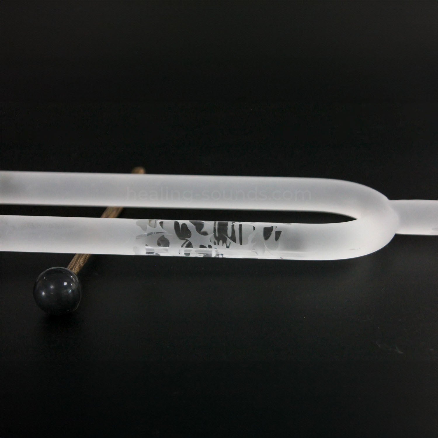 432 Hz Stimmgabel aus mattiertem Quarzkristall mit Mustern