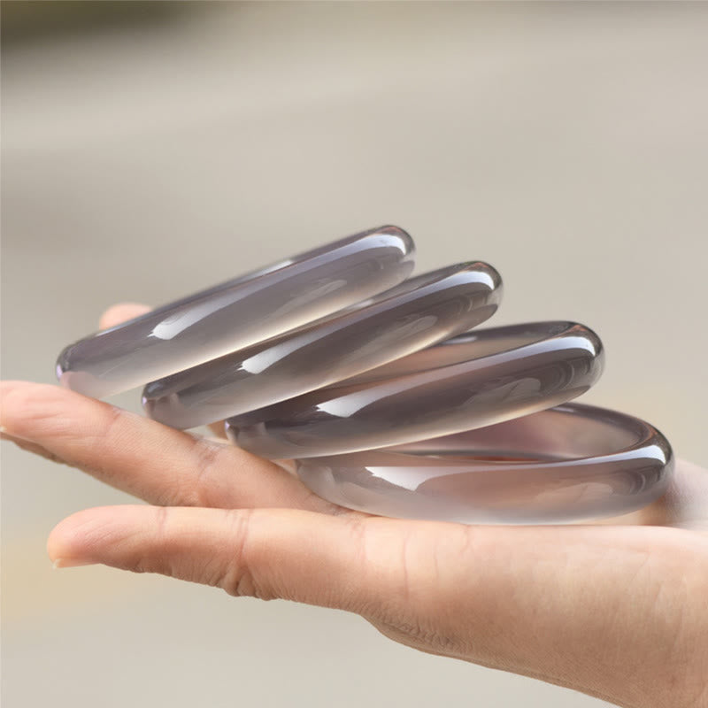 Armreif Harmony aus grauem Chalcedon, Größe 52–63 mm