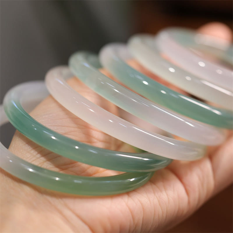 54 mm Chalcedon-Armreif für positive Energie