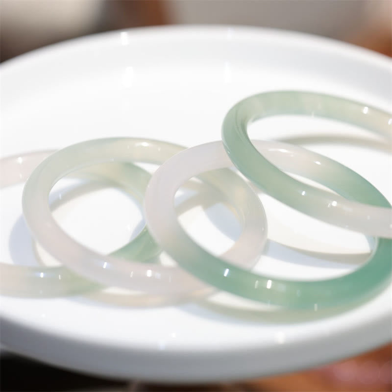 54 mm Chalcedon-Armreif für positive Energie