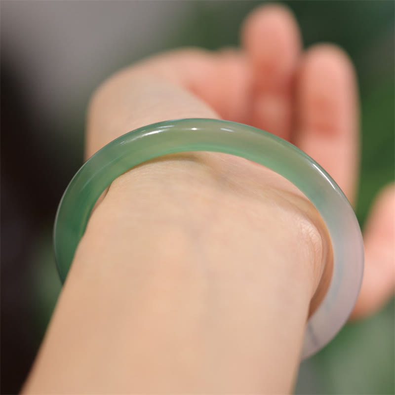 54 mm Chalcedon-Armreif für positive Energie