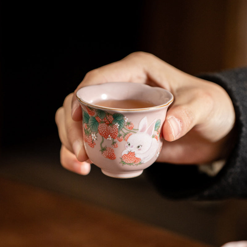 55 ml Keramik-Teetasse mit Erdbeer-Kaninchen | Zen Decor Delight