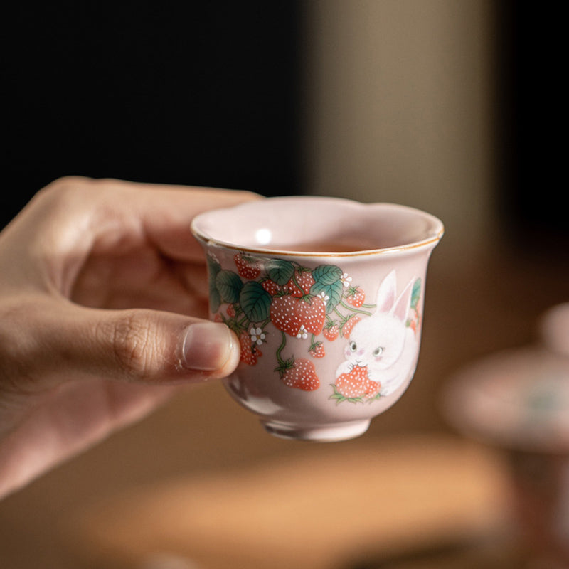 55 ml Keramik-Teetasse mit Erdbeer-Kaninchen | Zen Decor Delight