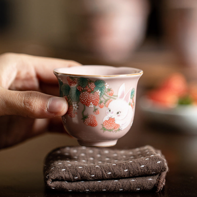 55 ml Keramik-Teetasse mit Erdbeer-Kaninchen | Zen Decor Delight