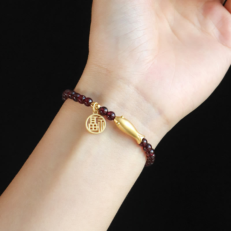 5 mm Granat-Reinigungsarmband mit Sterlingsilber-Fisch- und Fu-Anhänger