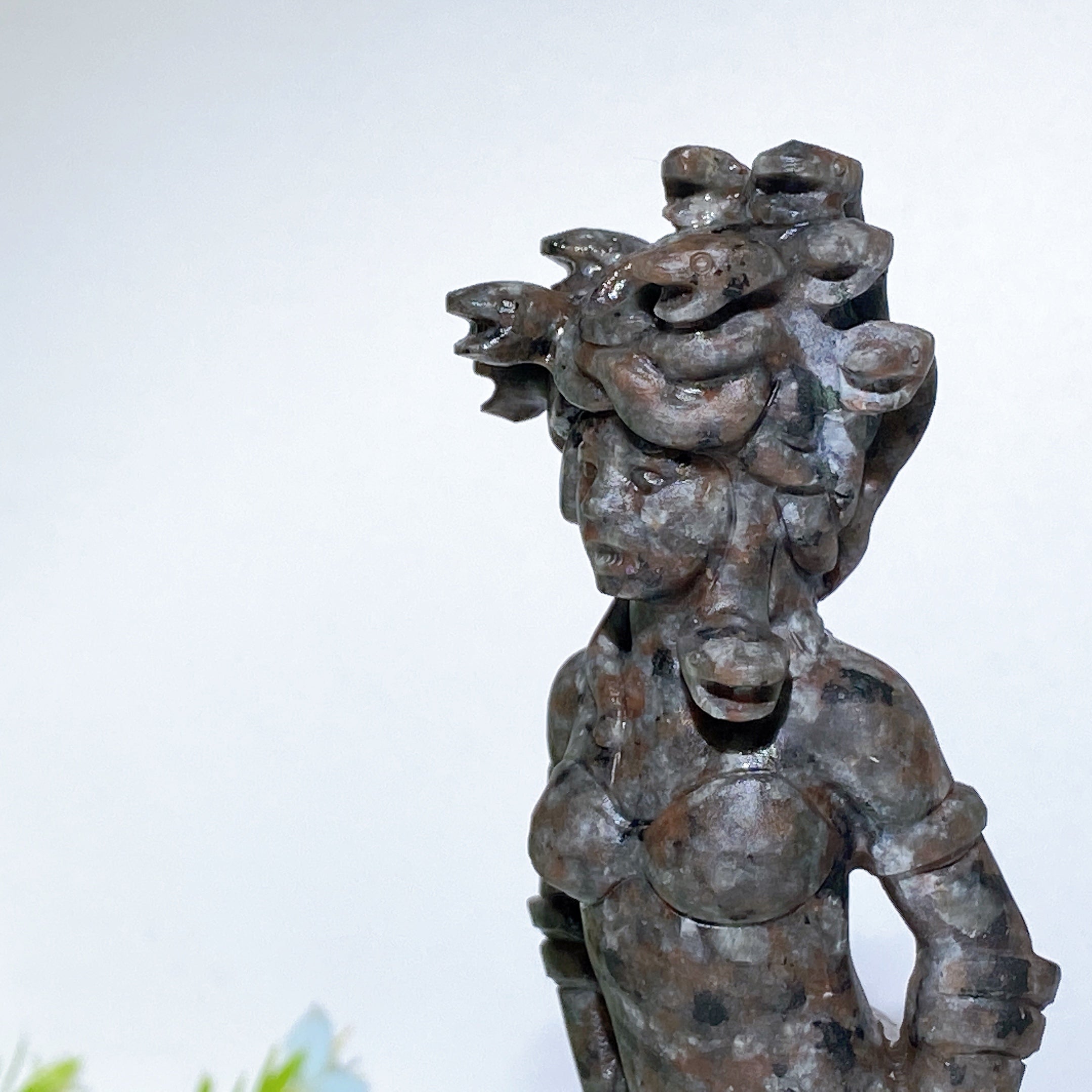 6,9 Zoll Yooperlite Granat Medusa Kristall Figur