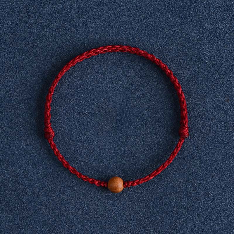 6 mm Schutzarmband aus Pfirsichholz mit roter Schnur