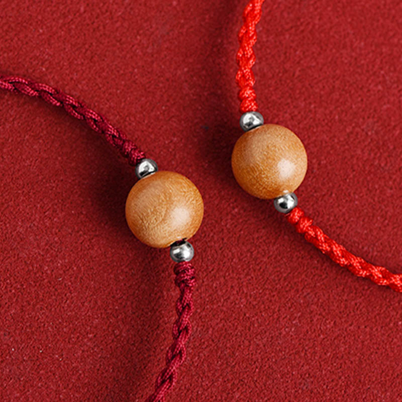 6 mm Schutzarmband aus Pfirsichholz mit roter Schnur