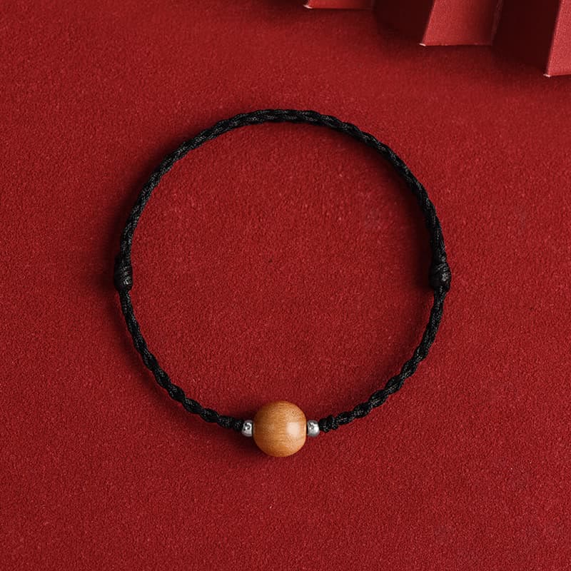 6 mm Schutzarmband aus Pfirsichholz mit roter Schnur