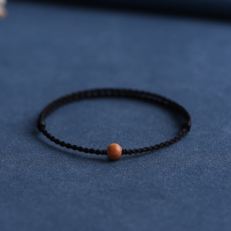 6 mm Schutzarmband aus Pfirsichholz mit roter Schnur
