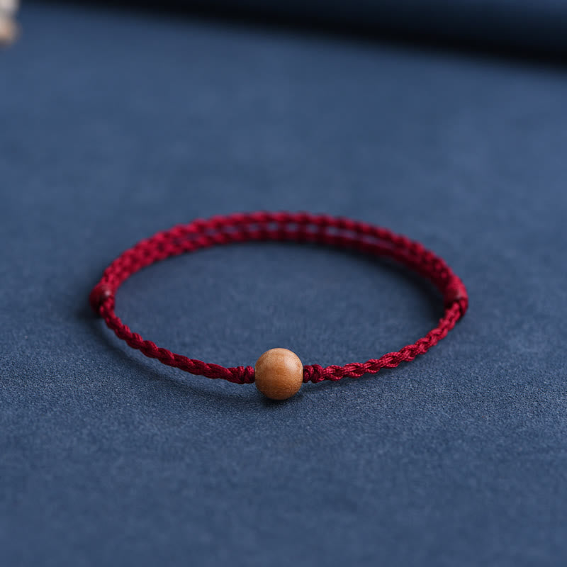 6 mm Schutzarmband aus Pfirsichholz mit roter Schnur