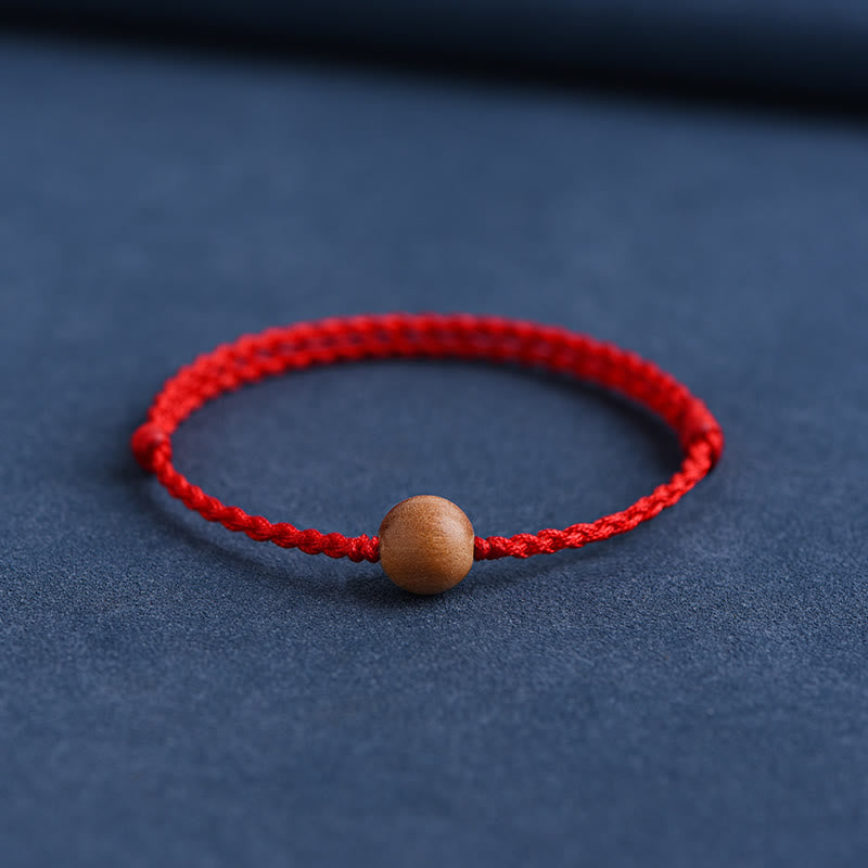 6 mm Schutzarmband aus Pfirsichholz mit roter Schnur