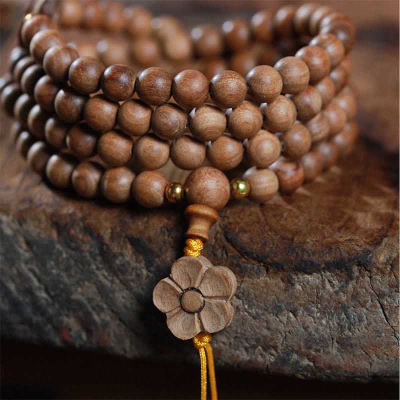 6 mm Sandelholz-Pflaumenblüten-Charm-Mala-Armband für Ruhe und Heilung