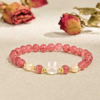6 mm Erdbeerquarz-Armband mit Perlen-Katzen- oder Kaninchen-Anhänger
