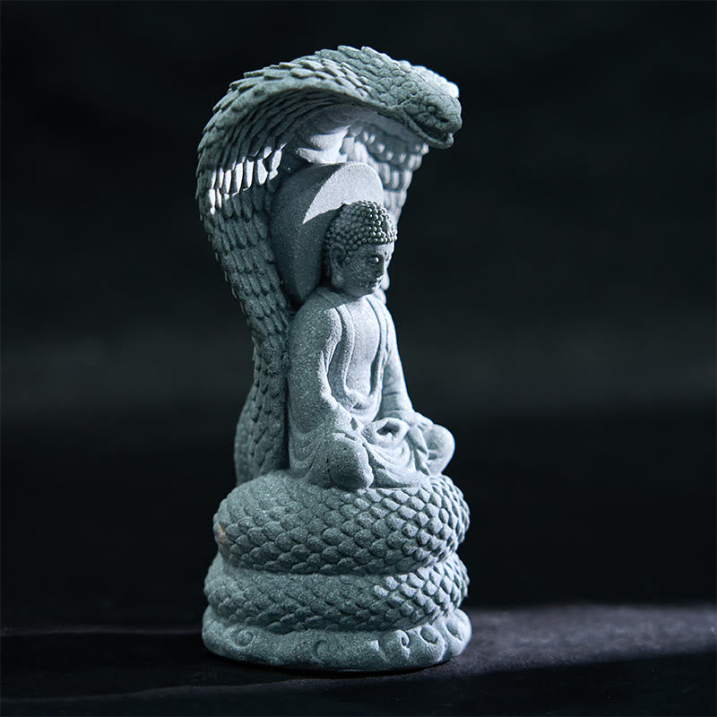7,5 cm große Shakyamuni-Buddha-Statue aus Sandstein mit Schlangensymbolik