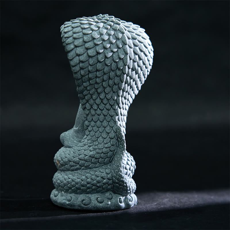 7,5 cm große Shakyamuni-Buddha-Statue aus Sandstein mit Schlangensymbolik