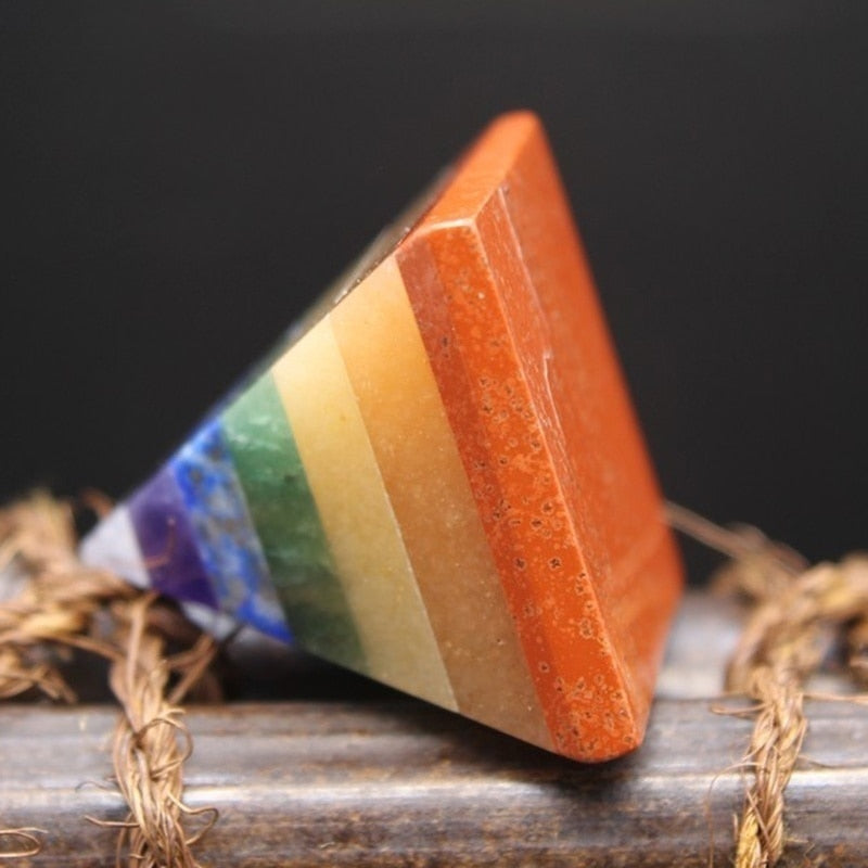 7 Chakra Regenbogen Pyramide